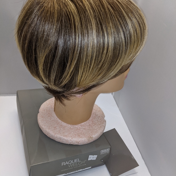 Raquel Welch - Modern Love Wig - Picture 10 of 13